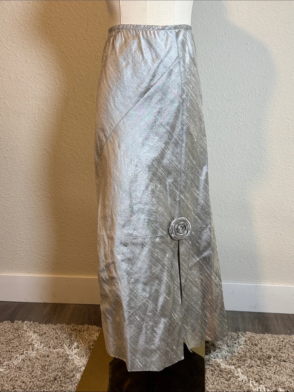 NWT Lee Andersen Vamp Skirt in Platinum with Decorative Rosette size XL